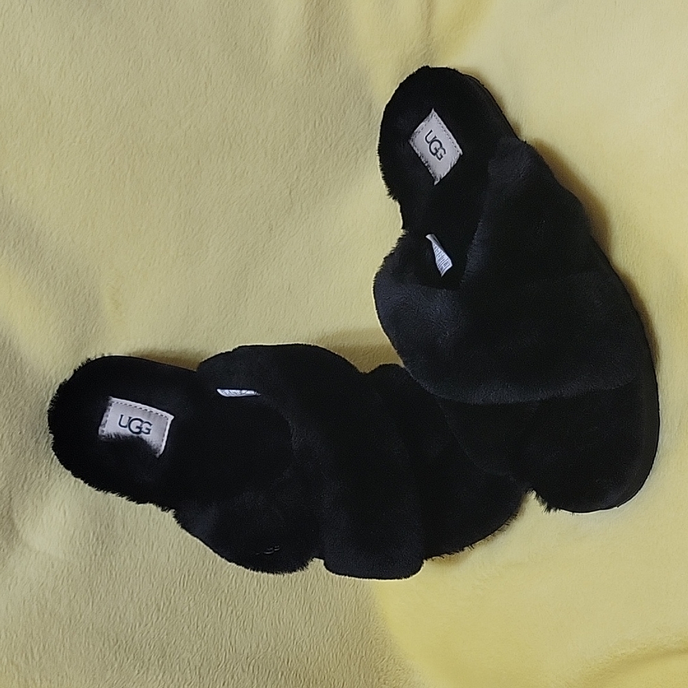 UGG Fluffy Slipper NWOB